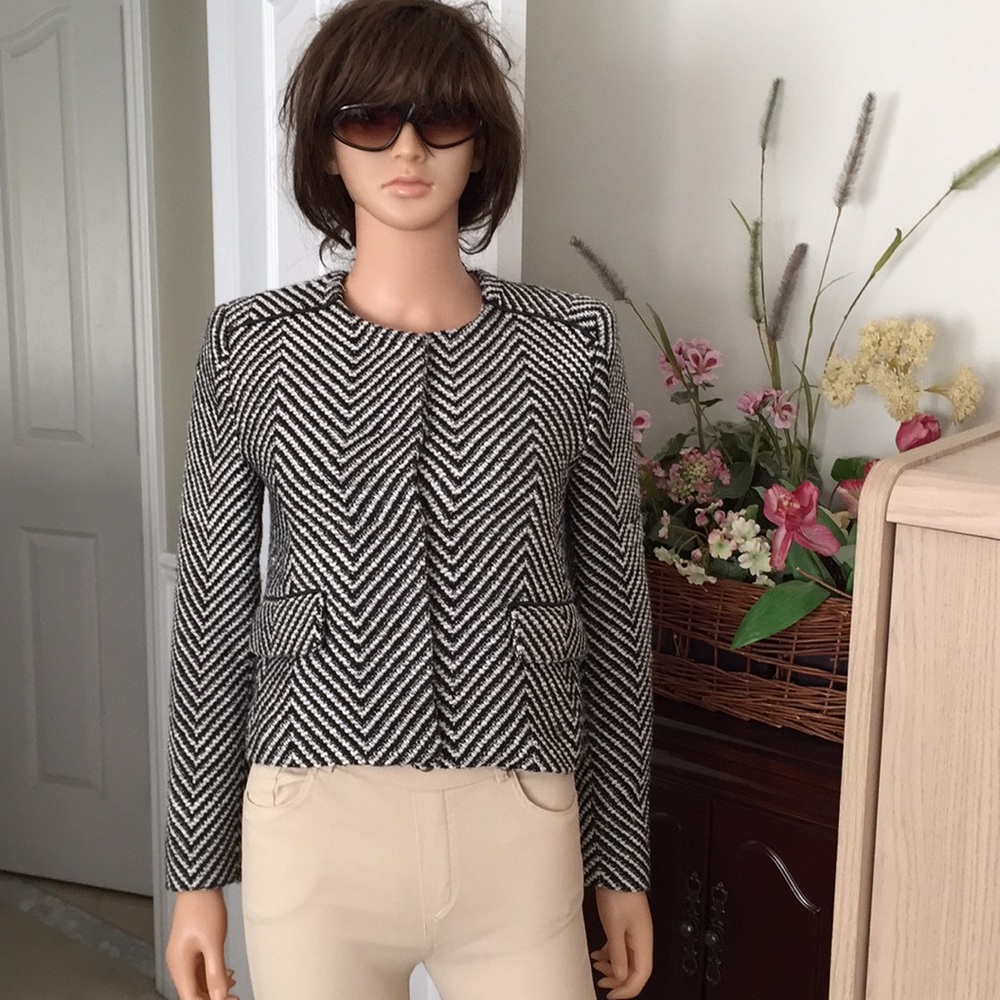 MNG Mango Structured Houndstooth Black and White Textured Cropped Blazer - Picture 2 of 10